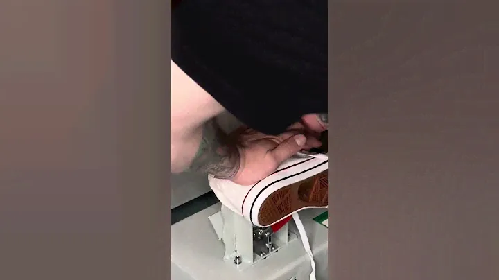 Брендируем кеды наклейкой DTF